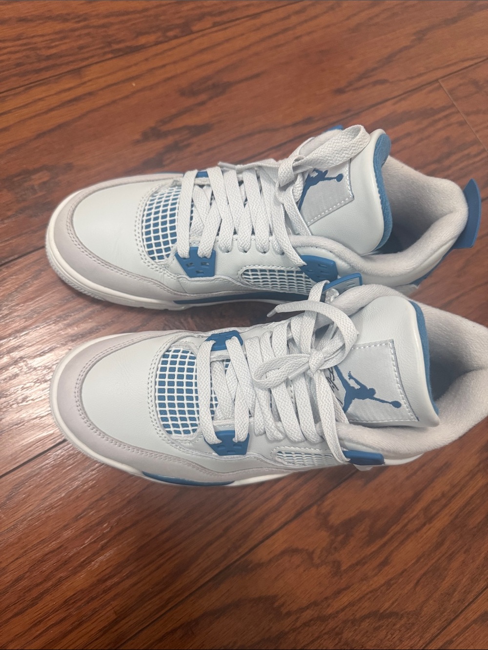Air Jordan 4 White and Blue Retro Basketball Sneakers - Picture 4 of 11